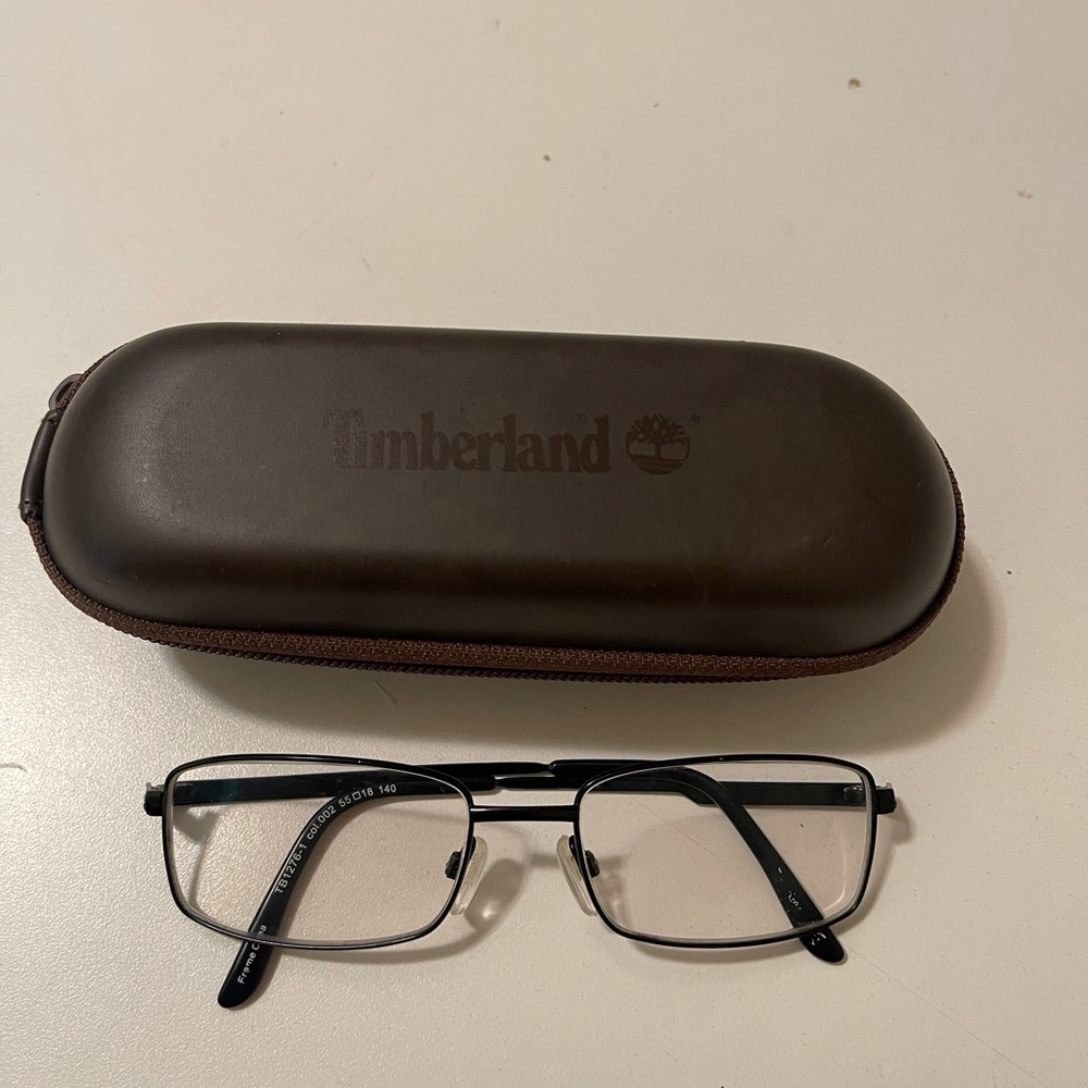 Timberland eyeglasses comes with the keys in a good condition
